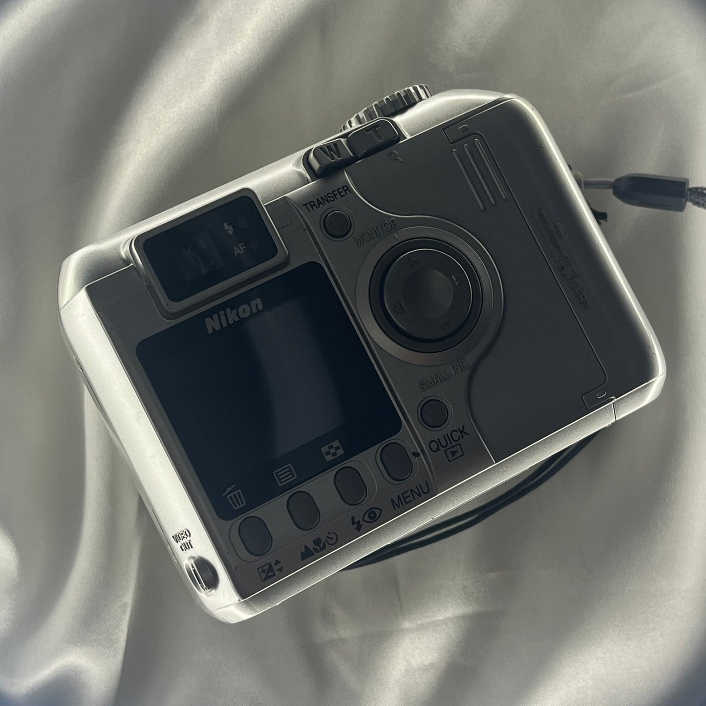 Nikon Coolpix 4300 4.0 mp Sliver (5)