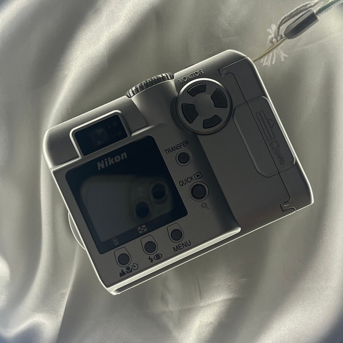 Nikon Coolpix 775 2.1 mp Sliver (1)