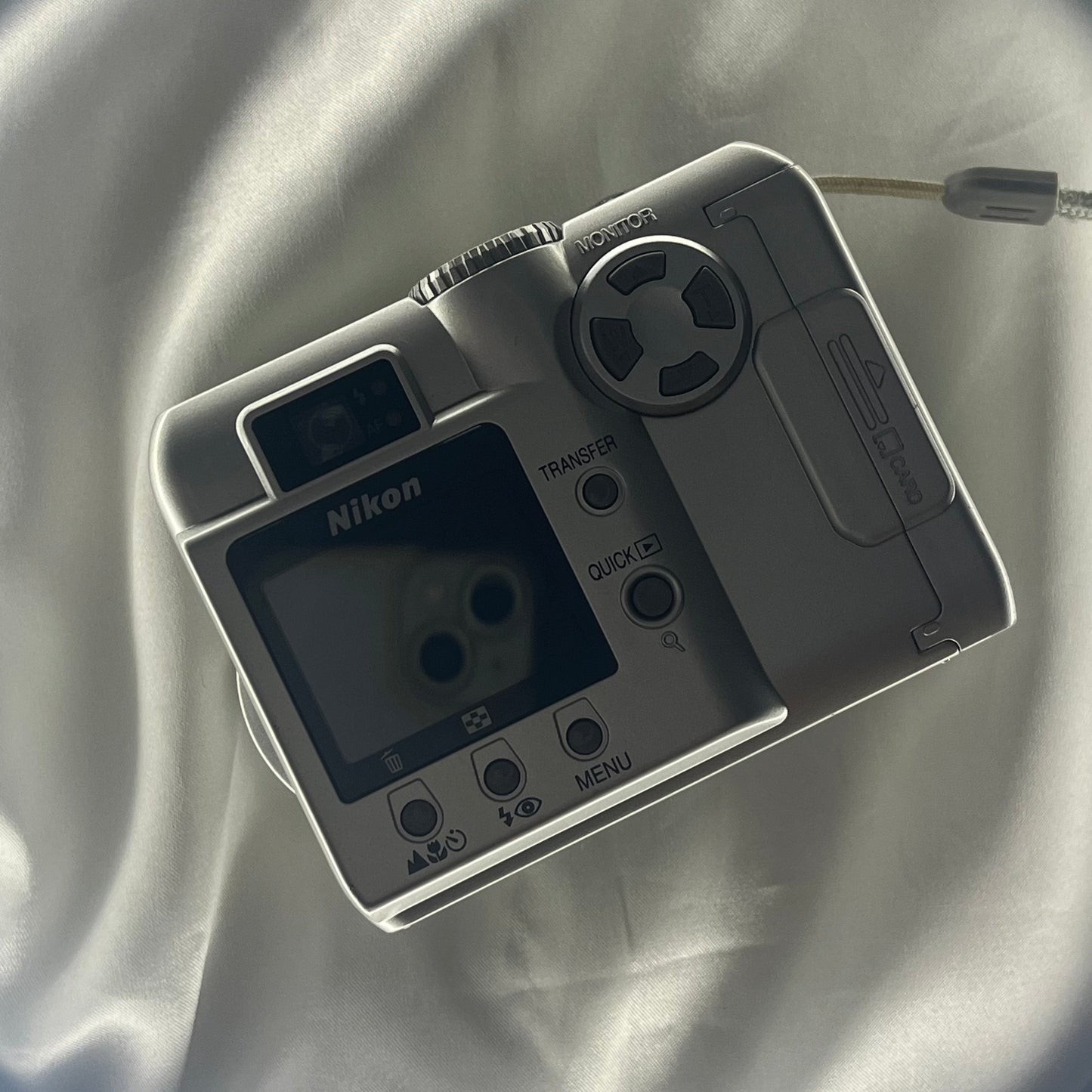 Nikon Coolpix 775 2.1 mp Sliver (2)