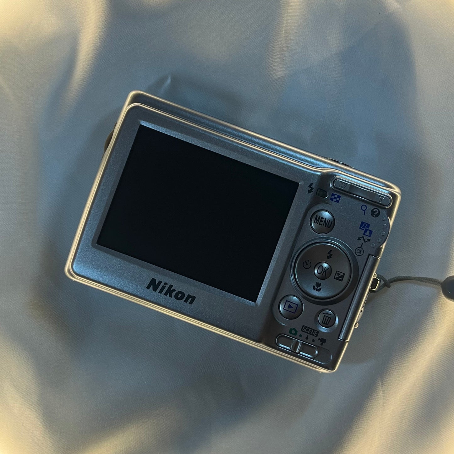 Nikon Coolpix L11 6.0 mp Silver