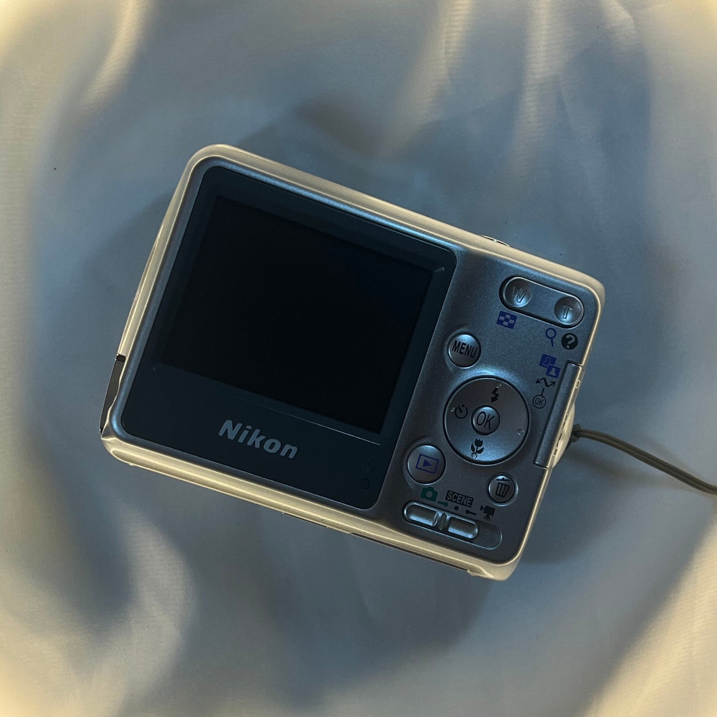 Nikon Coolpix L4 4.0 mp Silver