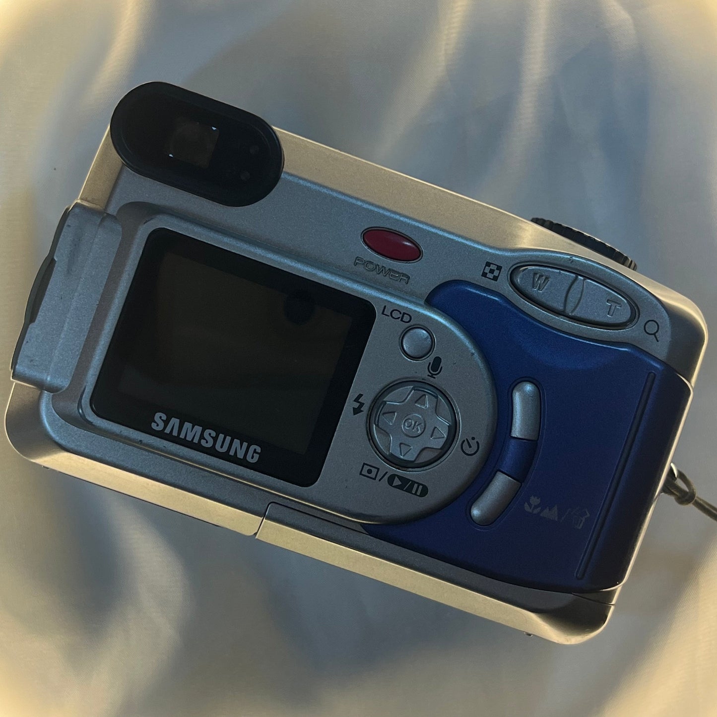 Samsung D85 8.2 mp Silver