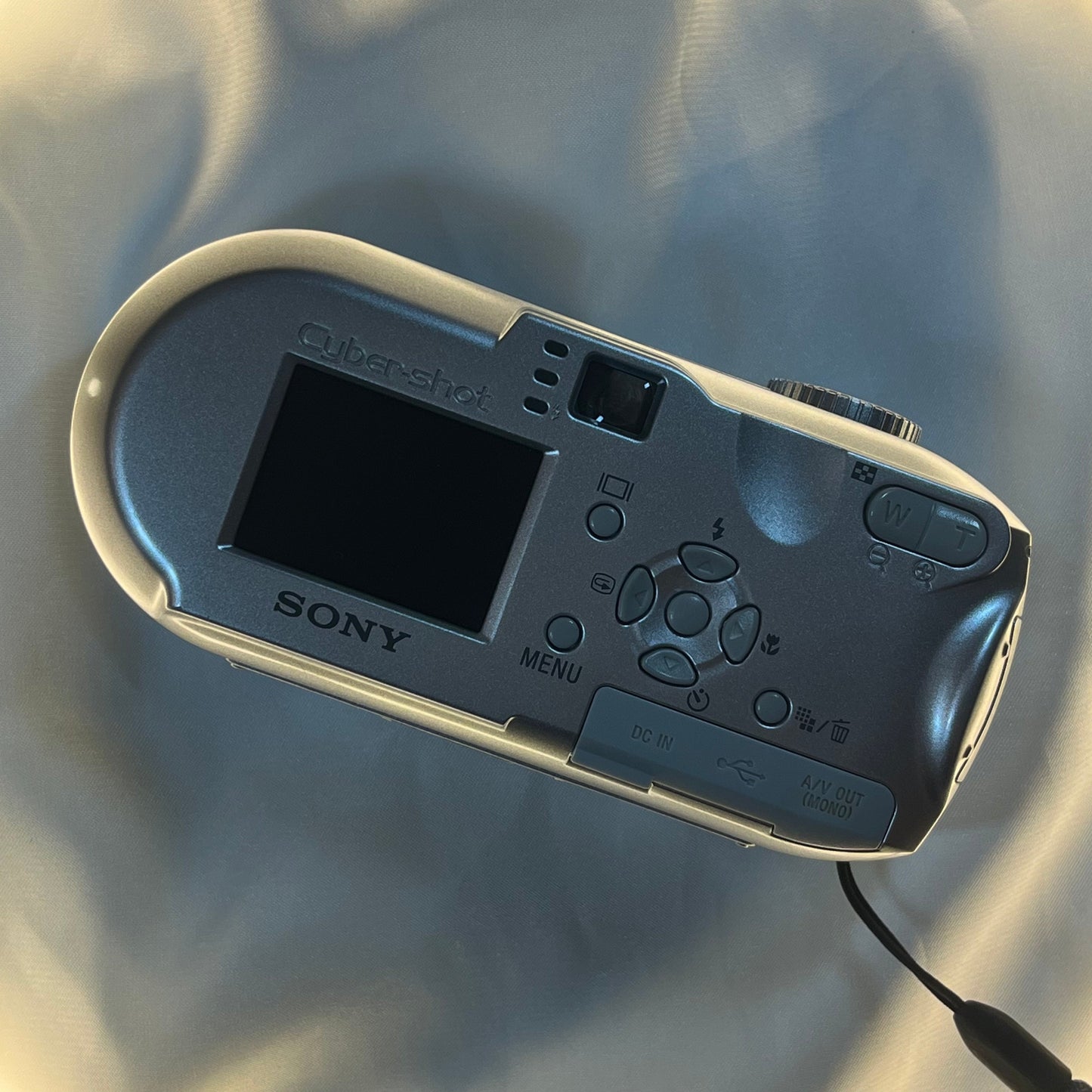 Sony Cybershot DSC-P73 4.1 mp Silver (1)