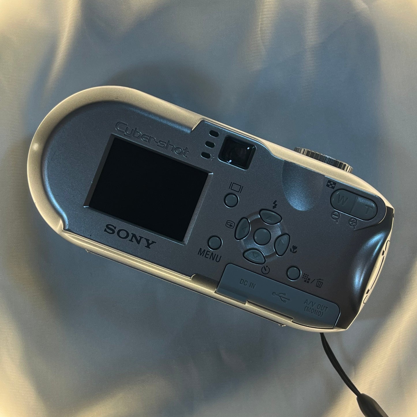 Sony Cybershot DSC-P73 4.1 mp Silver (2)