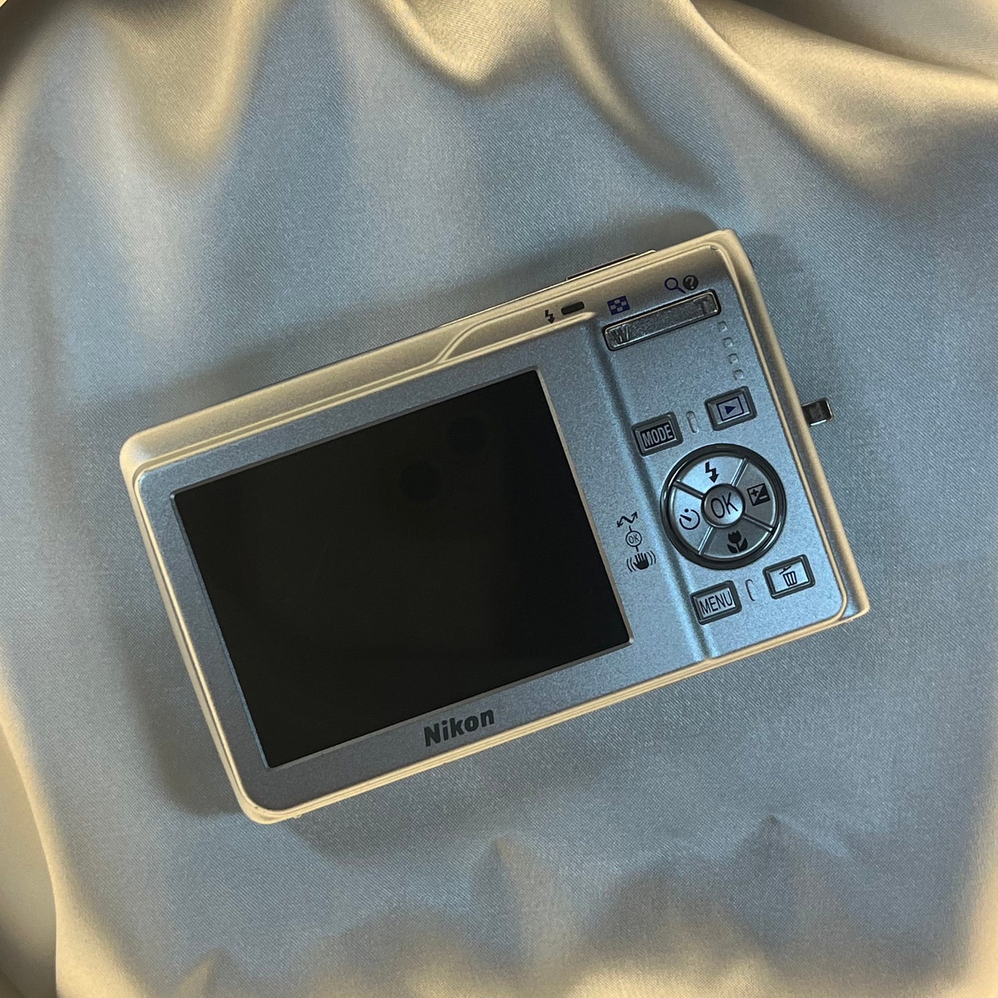 Nikon Coolpix S200 7.0 mp Silver