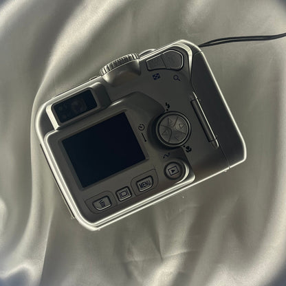 Nikon Coolpix 2100 2.0 mp Sliver (3)