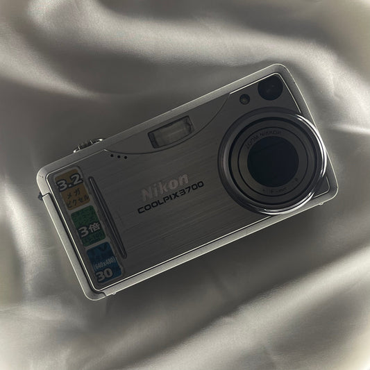 Nikon Coolpix 3700 3.2 mp Silver