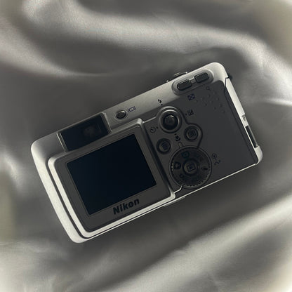 Nikon Coolpix 3700 3.2 mp Silver