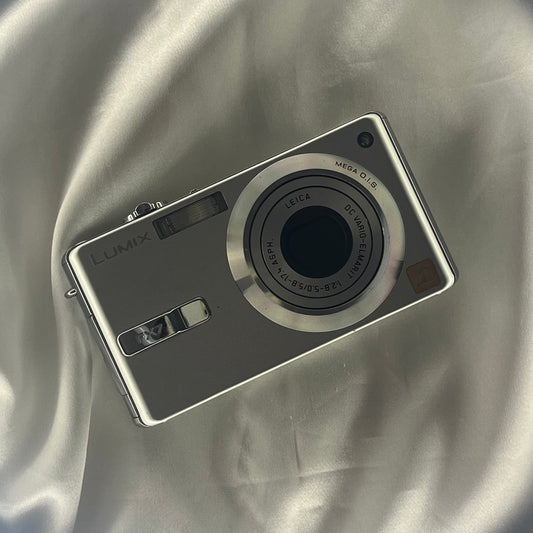 Panasonic Lumix DMC-FX7 5.0 mp Sliver