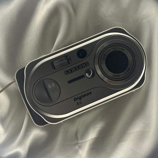 Samsung Digimax A6 6.0 mp Sliver (2)