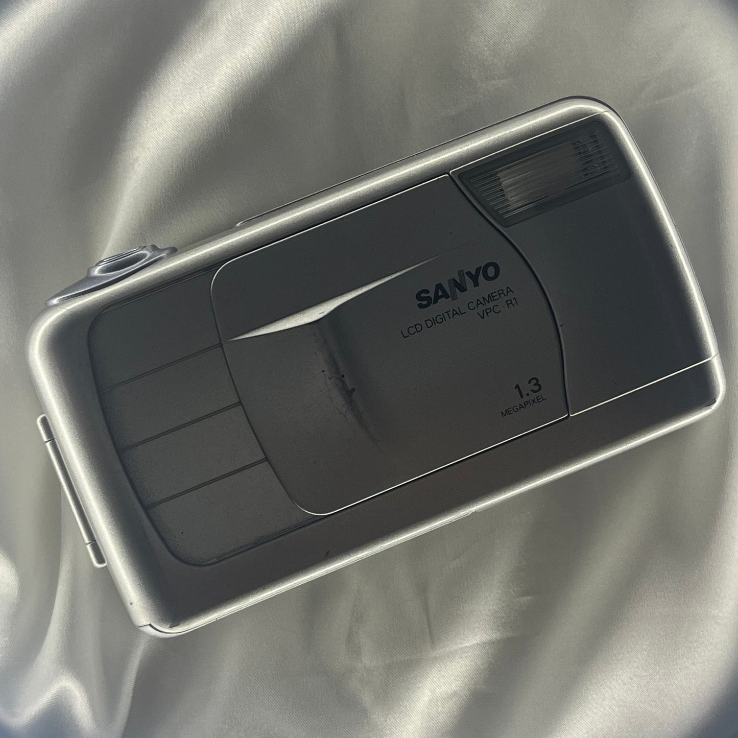 Sanyo VPC-R1 1.3 mp Sliver