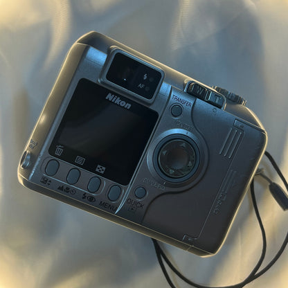 Nikon Coolpix 4300 4.0 mp Silver (1)