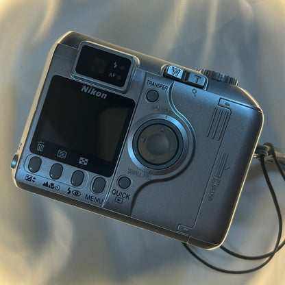 Nikon Coolpix 4300 4.0 mp Silver (2)