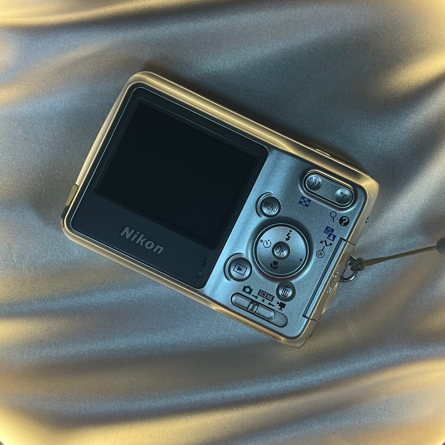 Nikon Coolpix L3 5.1 mp Silver