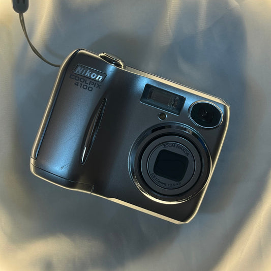 Nikon Coolpix 4100 4.0 mp Silver