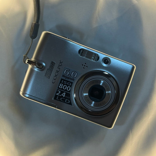 Nikon Coolpix L11 6.0 mp Silver