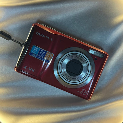 Olympus X-44 14.0 mp Red