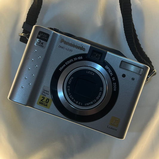 Panasonic Lumix DMC-LC20 2.0 mp Silver