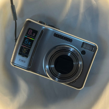 Samsung D85 8.2 mp Silver