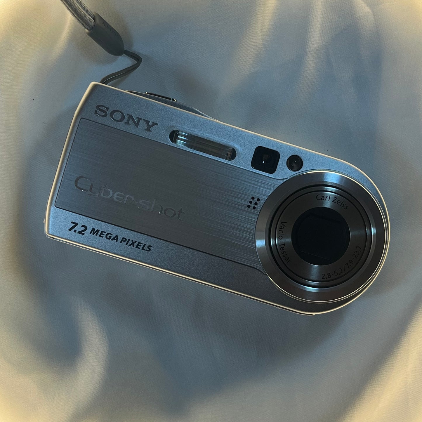 Sony Cybershot DSC-P150 7.2 mp Silver (2)