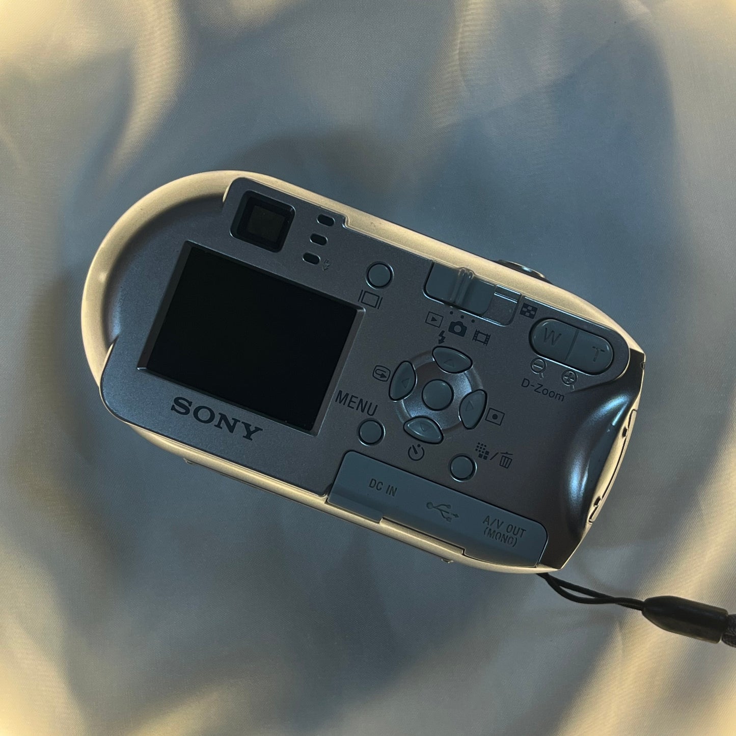 Sony Cybershot DSC-P43 4.1 mp Silver (1)