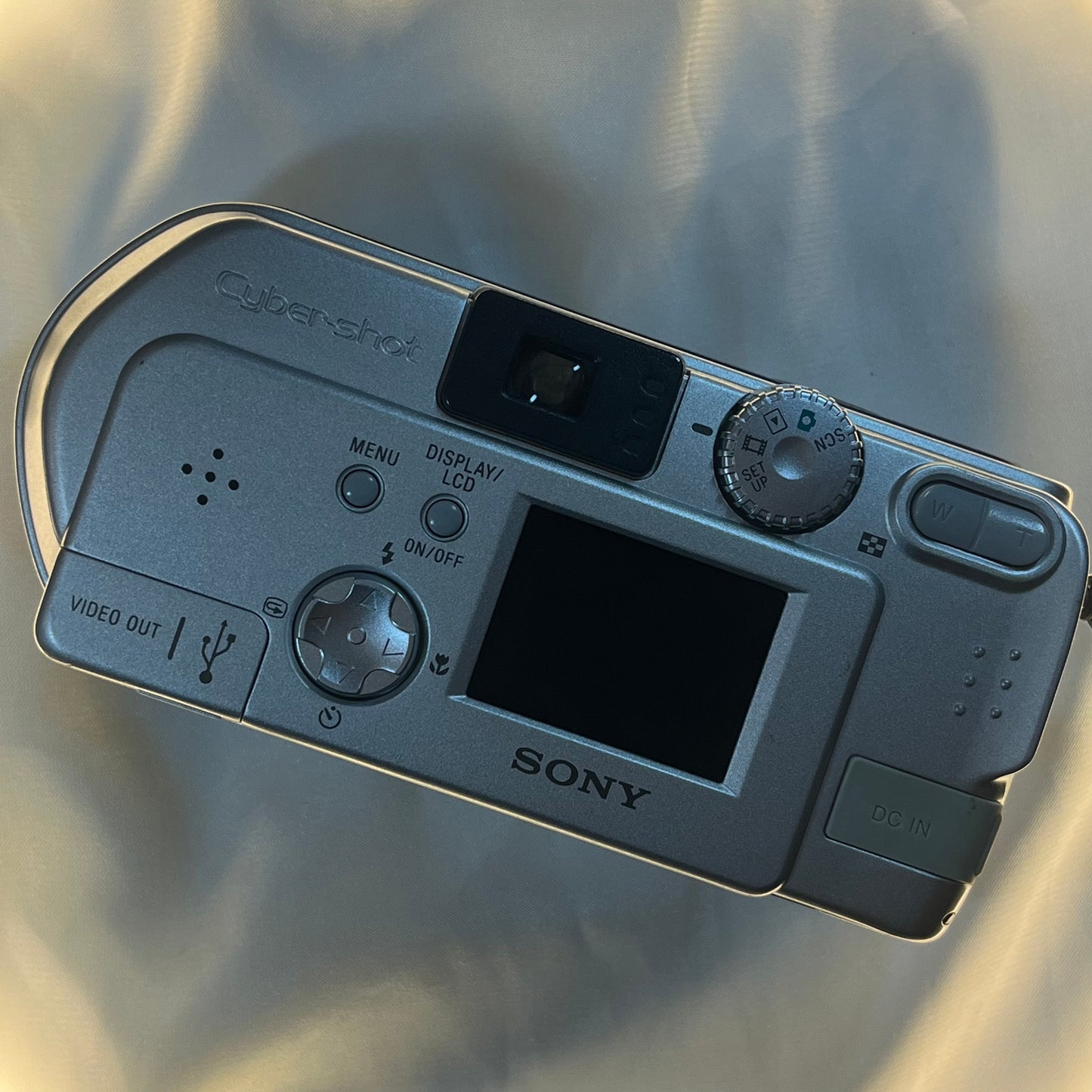 Sony Cybershot DSC-P71 3.2 mp Silver (1)