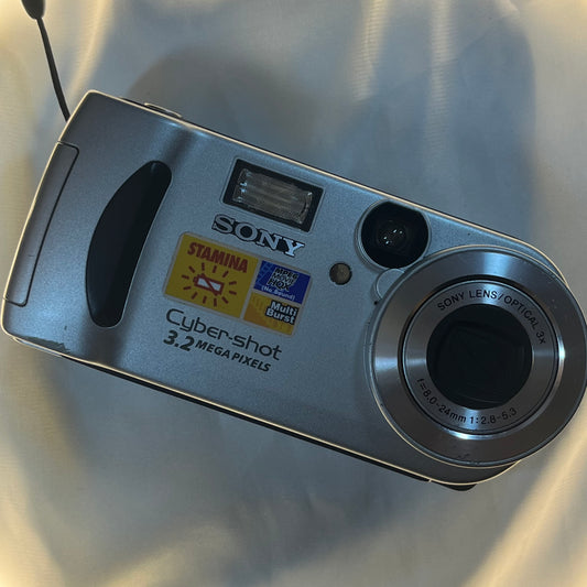 Sony Cybershot DSC-P71 3.2 mp Silver (2)