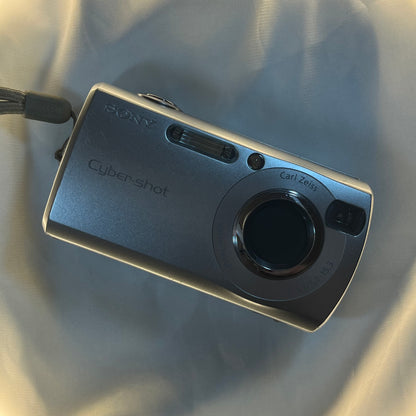 Sony Cybershot DSC-S40 4.1 mp Silver (2)