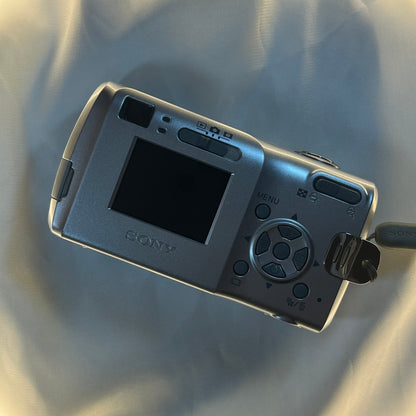 Sony Cybershot DSC-S40 4.1 mp Silver (2)