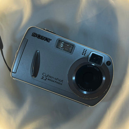 Sony Cybershot DSC-P32 3.2 mp Silver