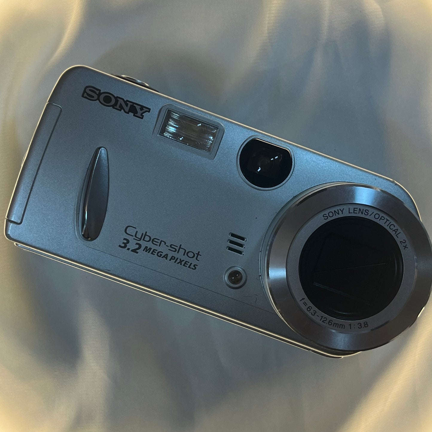 Sony Cybershot DSC-P52 3.2 mp Silver
