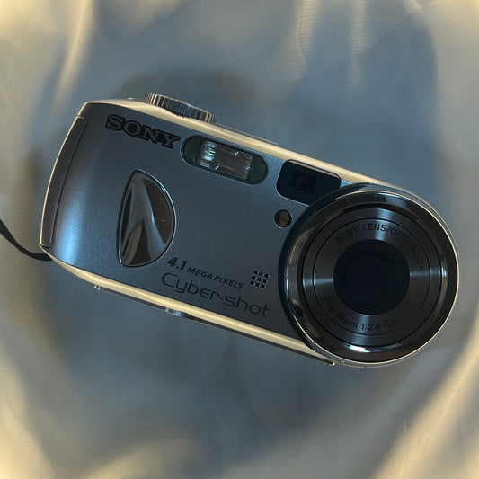 Sony Cybershot DSC-P73 4.1 mp Silver (3)