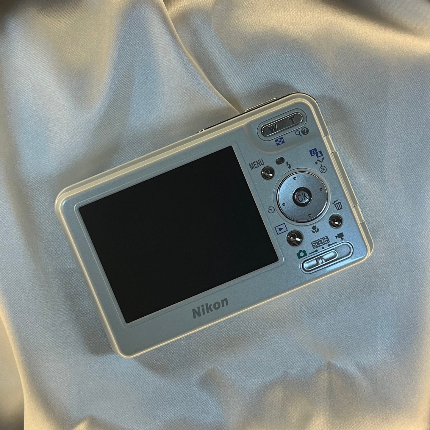 Nikon Coolpix S3 6.0 mp White