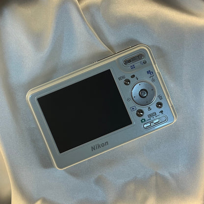 Nikon Coolpix S3 6.0 mp White